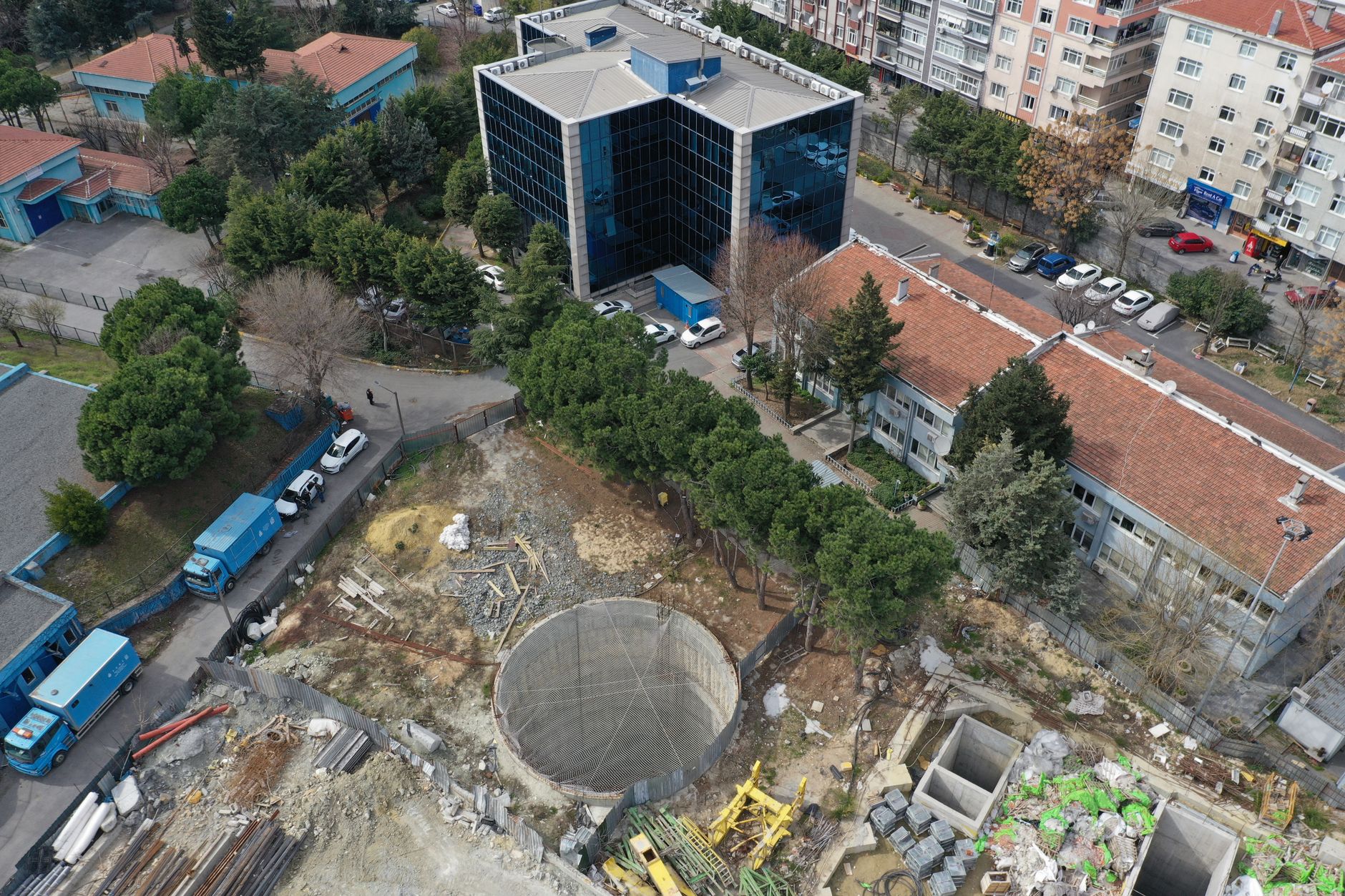 Aerial view of a construction site in Bahçelievler, İstanbul showcasing urban development. — Enjoy playing different Casino G