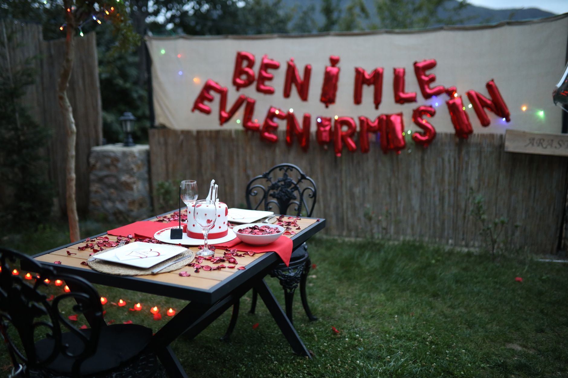 Outdoor romantic dinner setup in Sapanca, Türkiye with proposal decorations. — Utilizing Risk Management Strategies t
