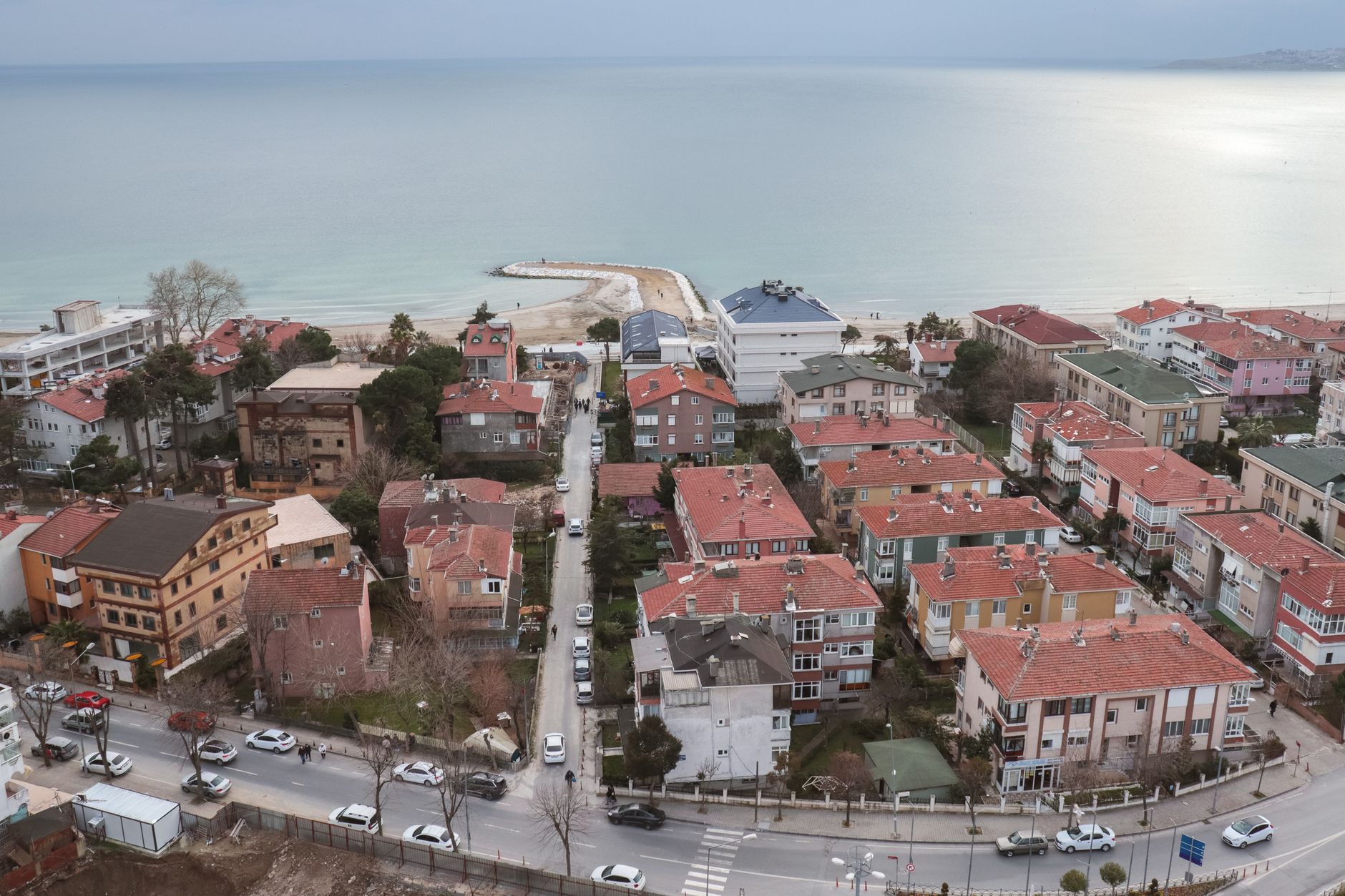 Aerial shot of a picturesque coastal town with red rooftops and a serene ocean view. — Top Strategies for Playing on Olxtoto